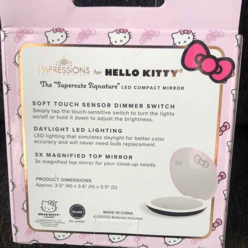 Hello Kitty LED Compact Mirror - Picture 2 of 5